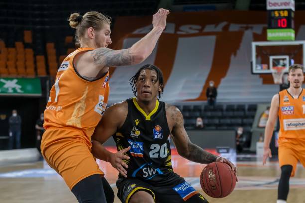 去防守更多 去防守更多