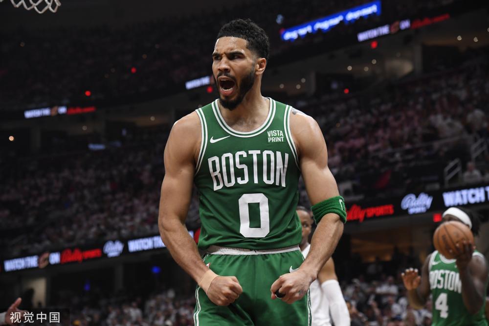 都有些僵硬 都有些僵硬