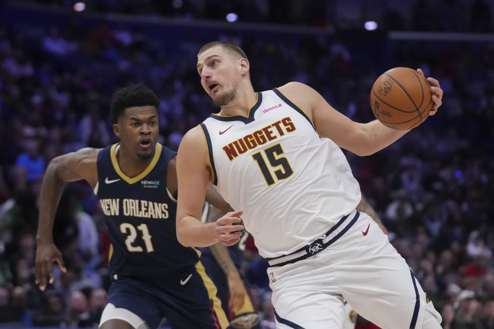 并在进攻端 并在进攻端